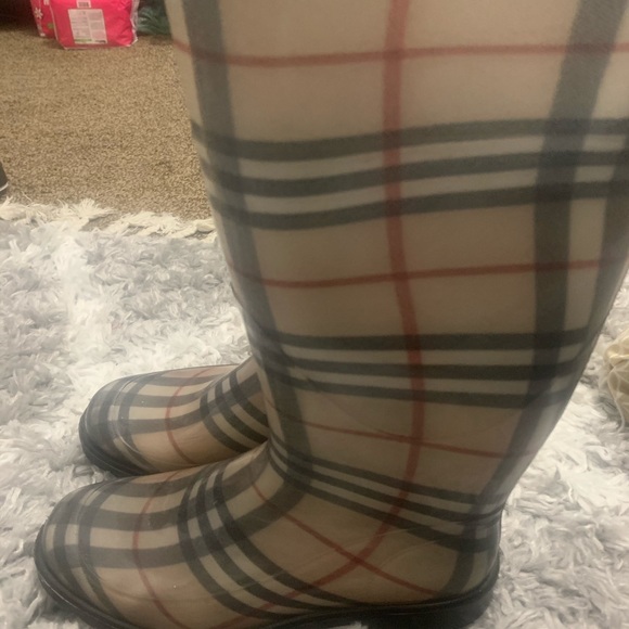 Burberry Rainboots size 7 - Picture 6 of 8